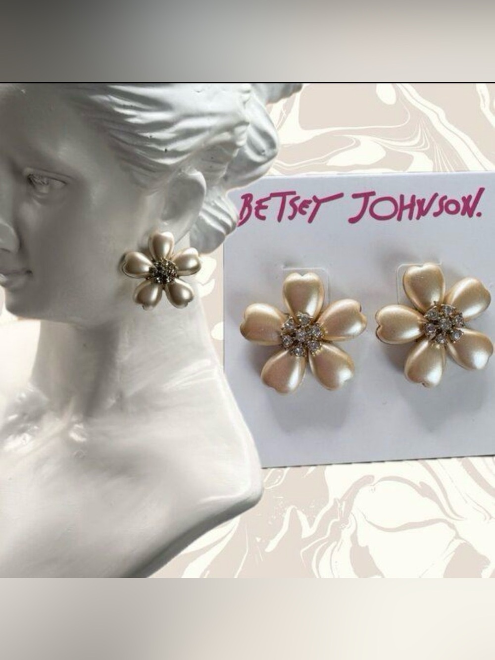 New Betsey Johnson Pearl Finish Flower Stud Earrings - Picture 2 of 2